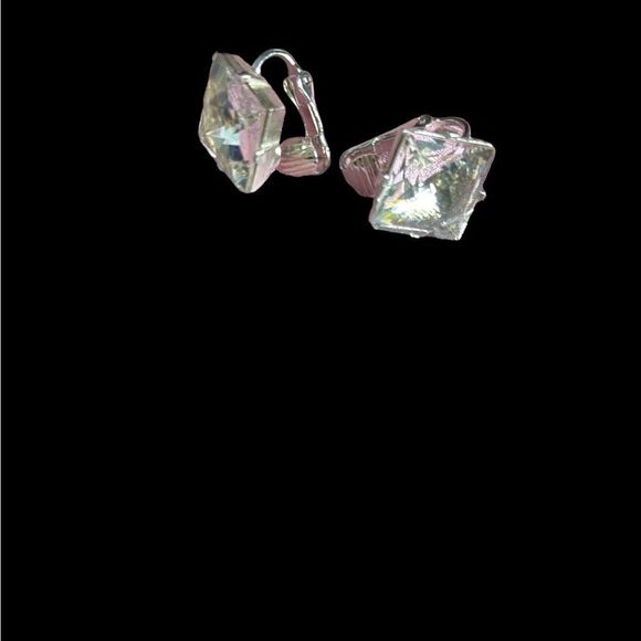 5 beautiful sets of Vintage clip on earrings 
Good condition - Picture 5 of 9